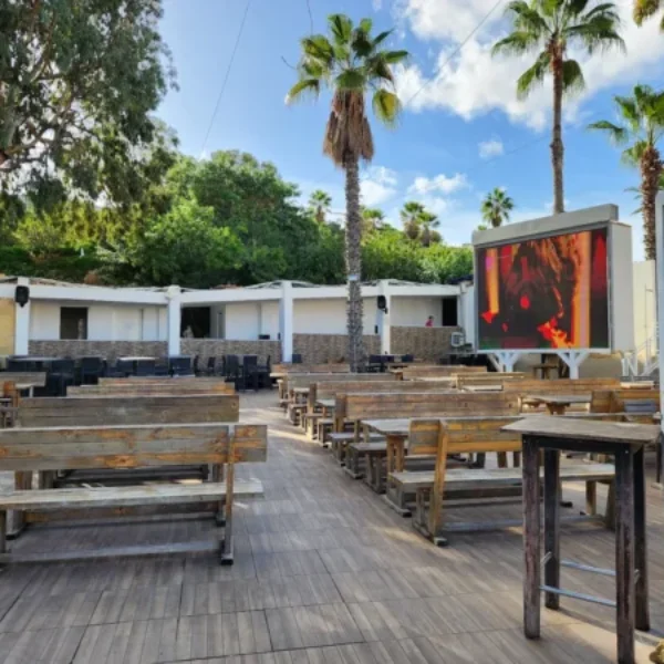 Open Waters Restaurant, Beach Garden Hotel