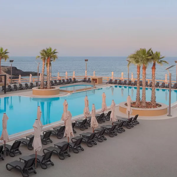 Reef Club Sundeck, Westin Dragonara Resort