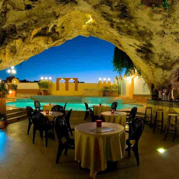 Panoramic Terrace & Cave Bar, Pergola Hotel