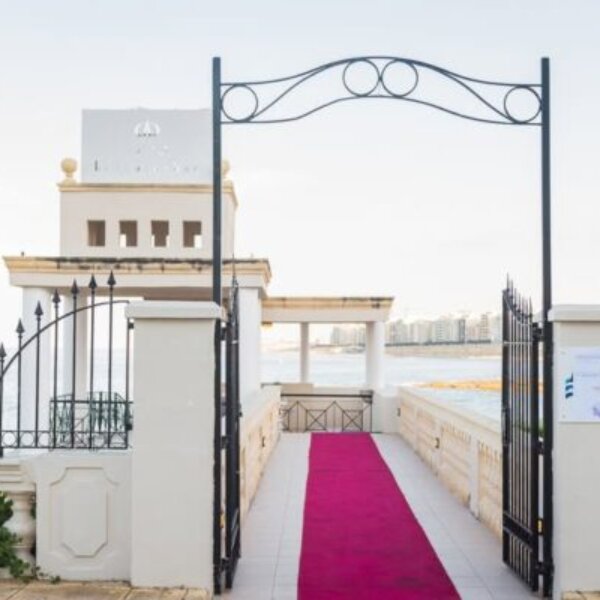 Reef Club Sundeck, Westin Dragonara Resort